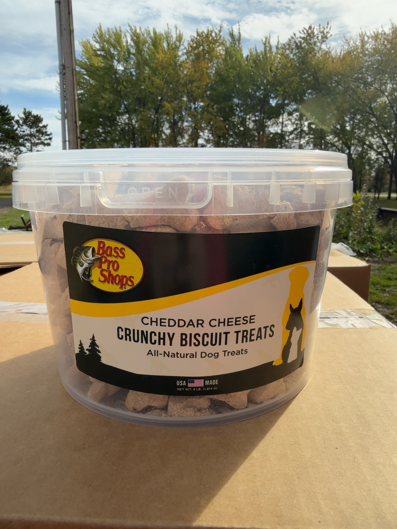 Bass Pro Shops Cheddar Cheese original 4-lb bucket